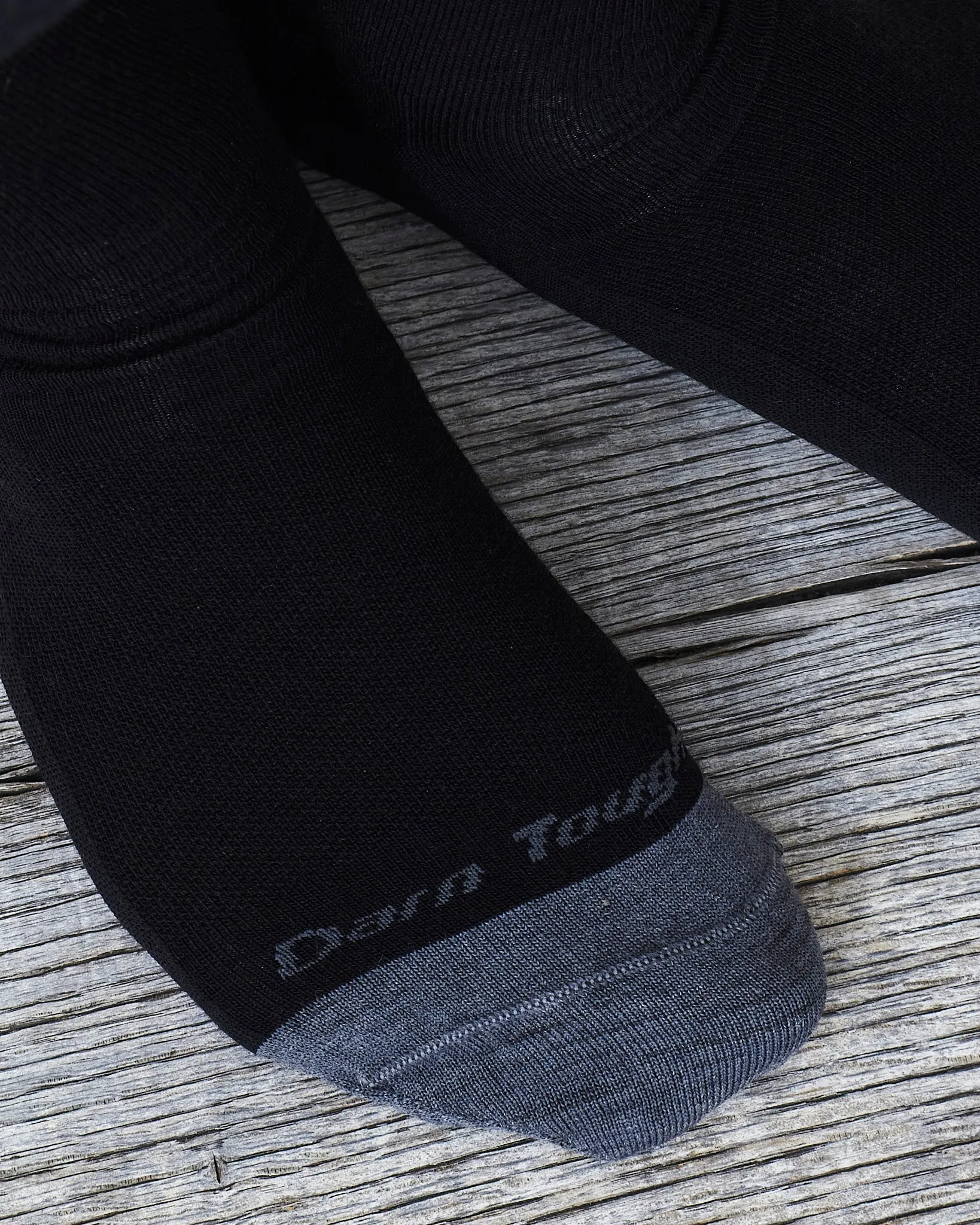 Darn Tough 6032 Black Merino Wool Lifestyle Crew Lightweight Socks