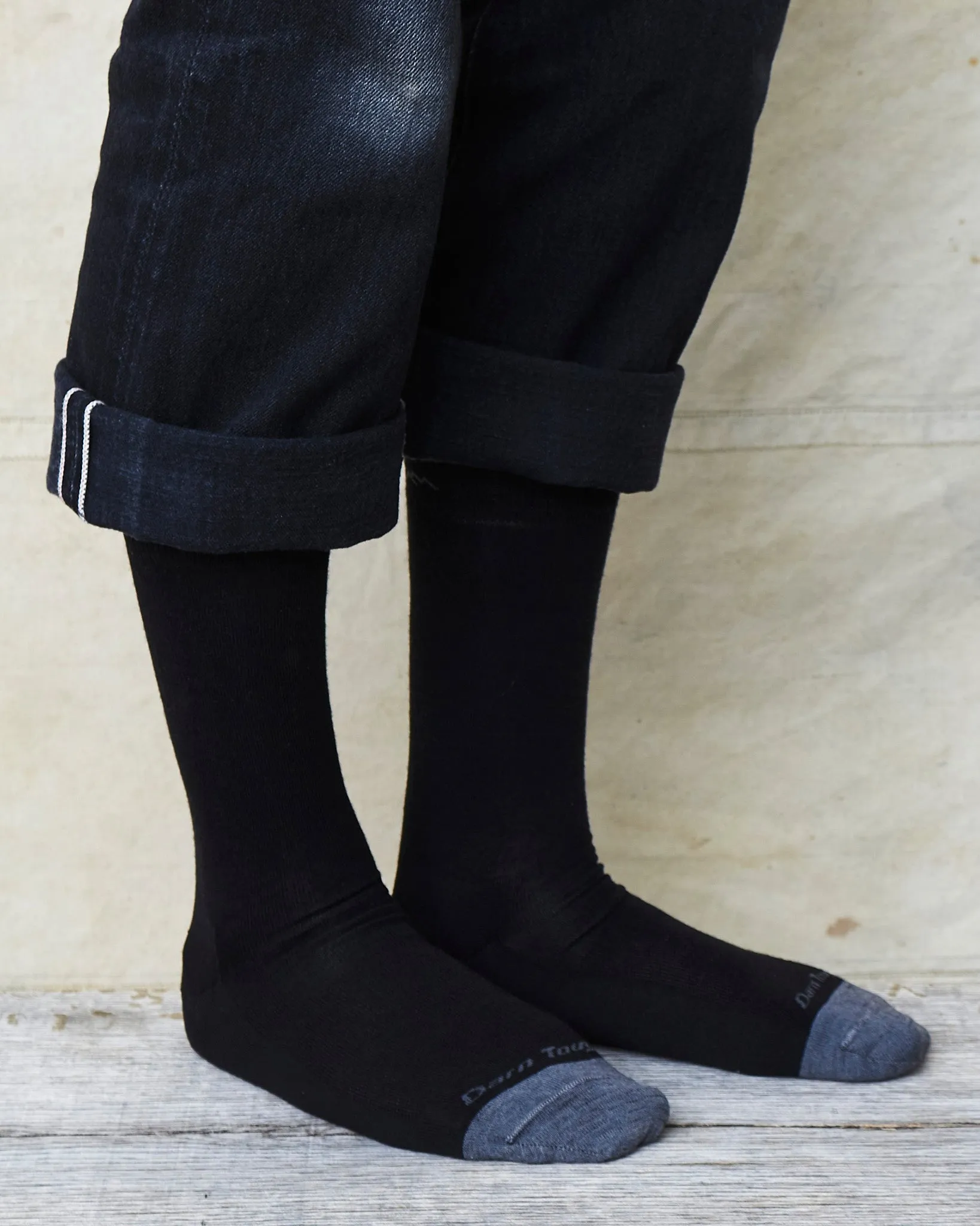 Darn Tough 6032 Black Merino Wool Lifestyle Crew Lightweight Socks
