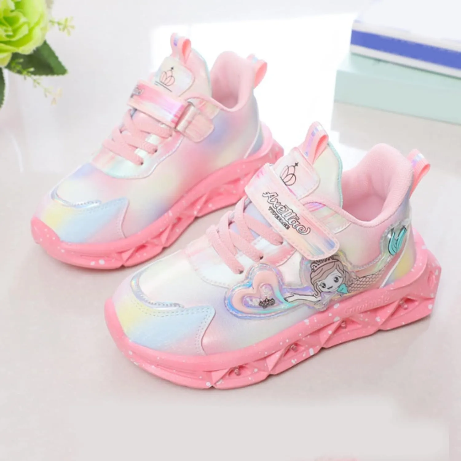 Kids Gym Shoes Children Sports Shoes with Lights Breathable Princess Lightweight Casual Lighting Kids Up Shoes for Girls