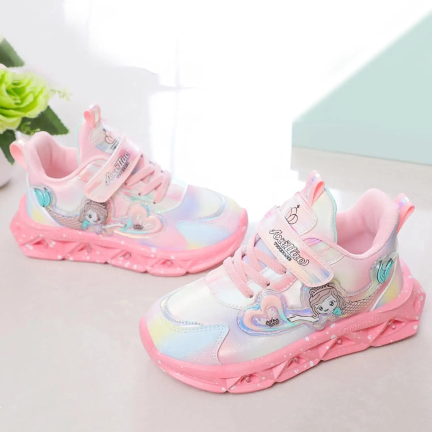 Kids Gym Shoes Children Sports Shoes with Lights Breathable Princess Lightweight Casual Lighting Kids Up Shoes for Girls